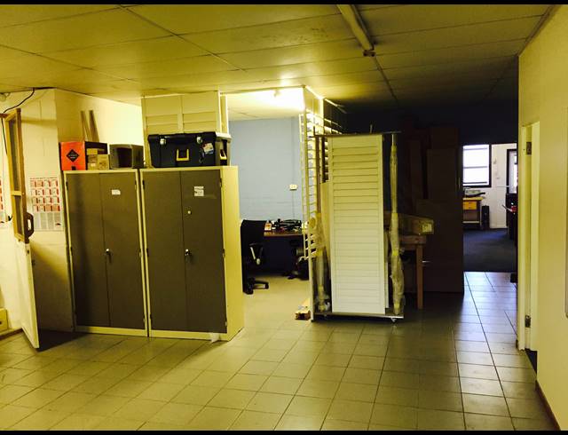 555M² WAREHOUSE TO LET IN PAARDEN EILAND